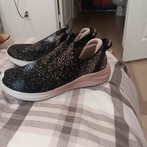 Black and Pink Speckled Slip-On Knit Sneakers By Skechers Girls Size 2